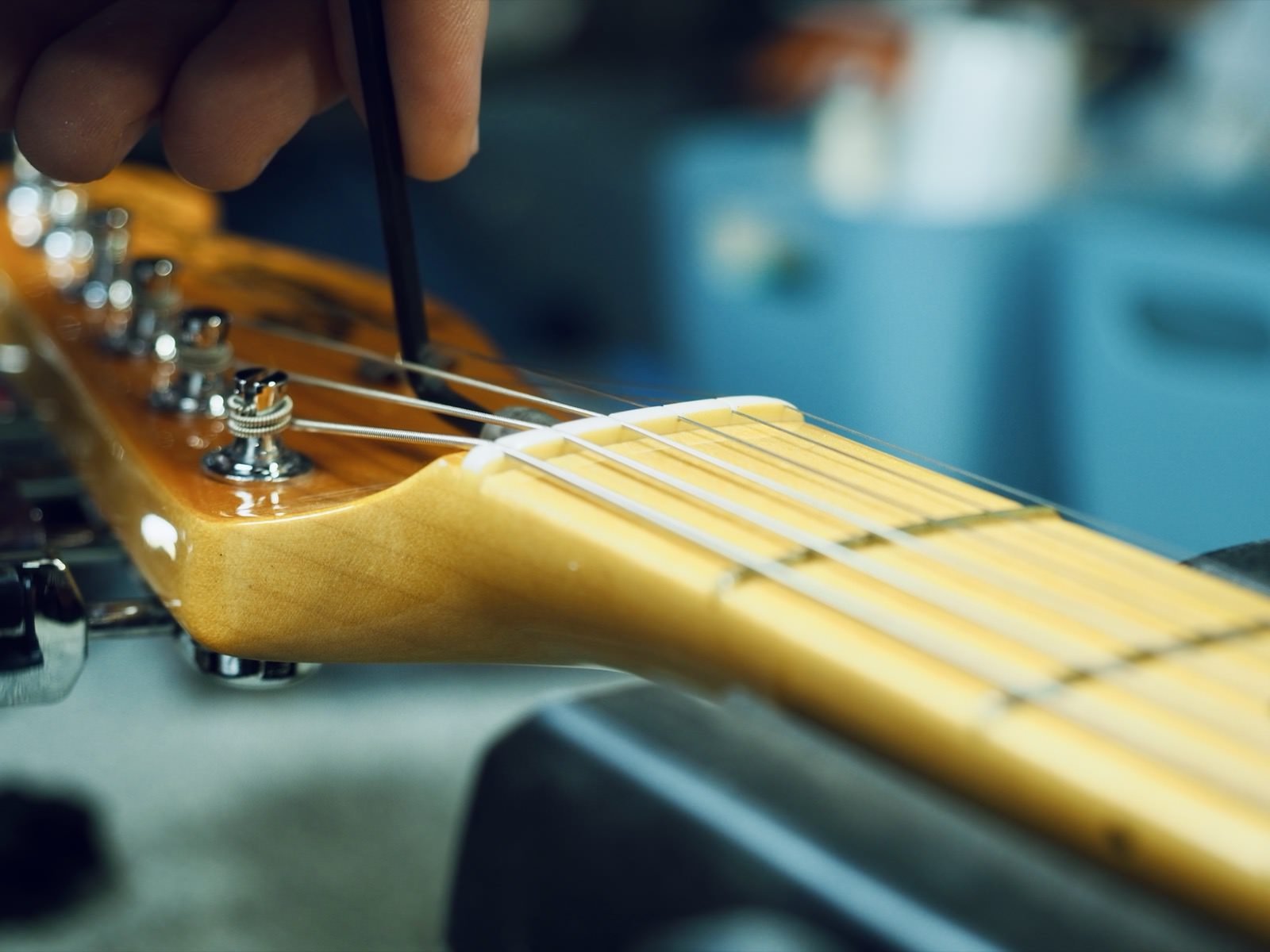 弦高を下げつつ音詰まりも解消します（Fender / Telecaster Thinline